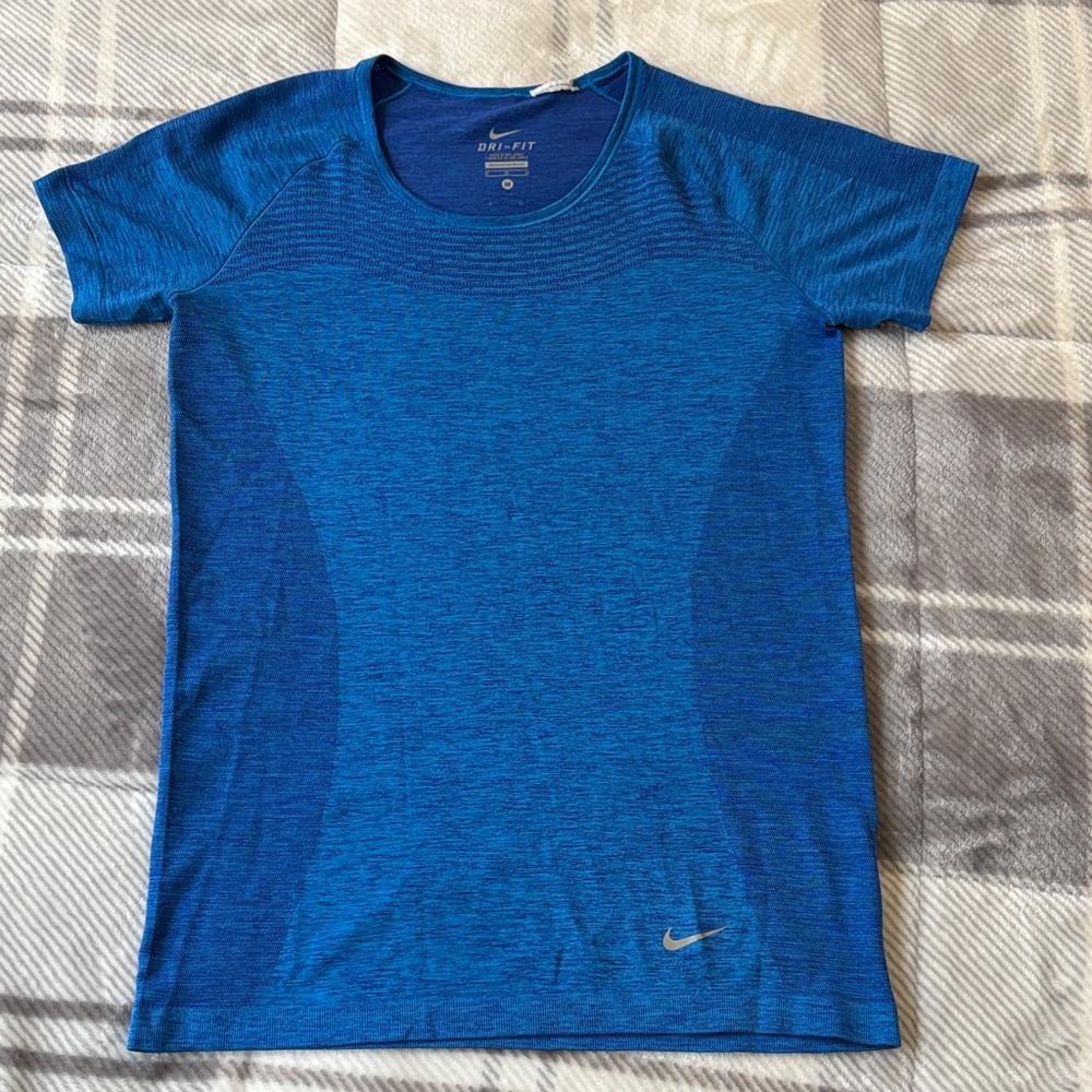 Nike women’s short sleeve tech tee